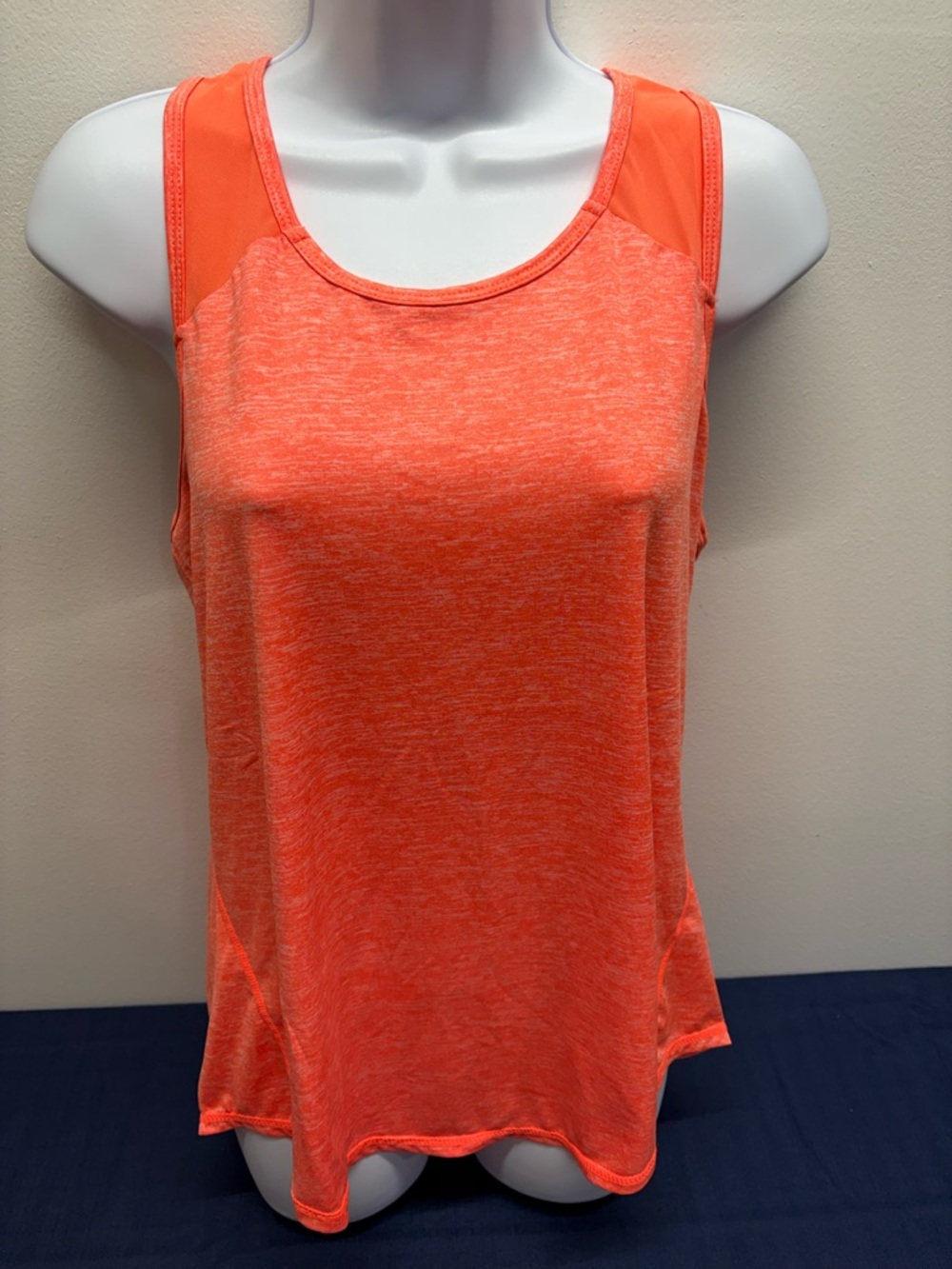 Women's Orange Sleeveless athletic Top size large (L) racerback new lightweight
